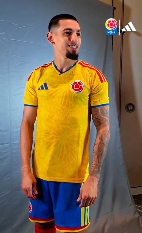COMBO CAMISETA SELECCION COLOMBI + BALON MUNDIAL 2026 + 7 FICHAS PANINI
