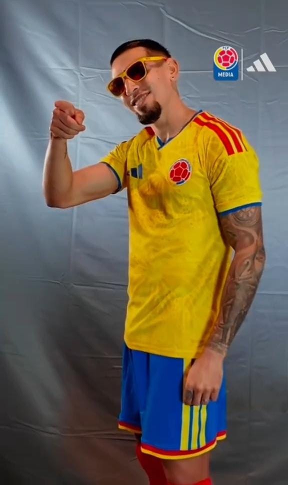 COMBO CAMISETA SELECCION COLOMBI + BALON MUNDIAL 2026 + 7 FICHAS PANINI